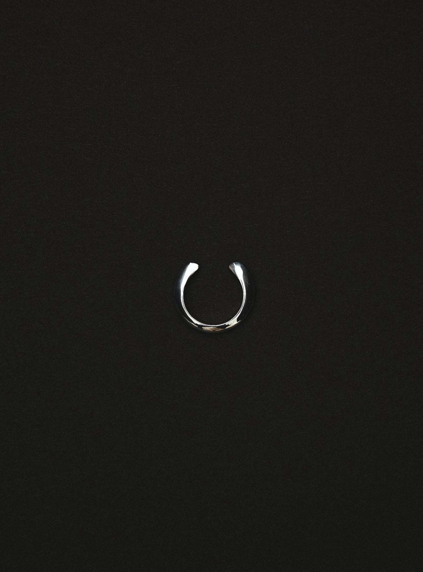 sharp ring cuff<s-002>
